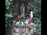 [Cliquez pour agrandir : 140 Kio] Shanghai - La cathédrale Saint-Ignace : la grotte de Lourdes.