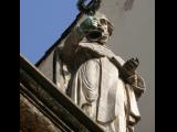 [Cliquez pour agrandir : 80 Kio] Rio de Janeiro - L'église Nossa Senhora de Lapa des Mercadores : la façade : statue.