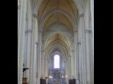 [Cliquez pour agrandir : 111 Kio] Poitiers - La cathédrale Saint-Pierre : la nef.