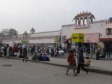 [Cliquez pour agrandir : 98 Kio] Jaipur - La gare.