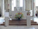 [Cliquez pour agrandir : 71 Kio] Vézelay - La basilique Sainte-Marie-Madeleine : le chœur : l'autel.