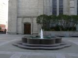[Cliquez pour agrandir : 85 Kio] San Francisco - Grace cathedral: fountain.