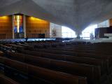 [Cliquez pour agrandir : 70 Kio] San Francisco - Our Lady of the Assumption's cathedral: the nave.