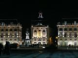 [Cliquez pour agrandir : 79 Kio] Bordeaux - La place de la bourse, de nuit.