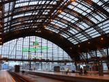 [Cliquez pour agrandir : 169 Kio] Cologne - La gare : l'intérieur.