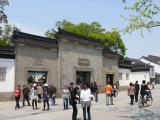 [Cliquez pour agrandir : 107 Kio] Suzhou - L'entrée du jardin de l'humble administrateur.