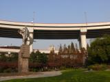 [Cliquez pour agrandir : 76 Kio] Shanghai - Le pont de Nanpu : la rampe d'accès.