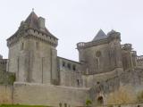 [Cliquez pour agrandir : 67 Kio] Dordogne - Le château de Biron : une autre vue du château.