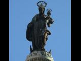 [Cliquez pour agrandir : 41 Kio] Rome - La place Sainte-Marie-Majeure : la colonne : la statue de la Vierge à l'Enfant.