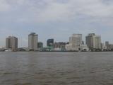 [Cliquez pour agrandir : 57 Kio] New Orleans - The downtown seen from the Mississippi.