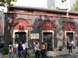 [Cliquez pour agrandir : 137 Kio] Shanghai - Le quartier Xintiandi : lieu du premier congrès du parti communiste chinois.