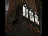[Cliquez pour agrandir : 70 Kio] Cologne - La cathédrale : à l'intersection de la nef et du transept.