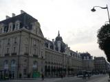 [Cliquez pour agrandir : 75 Kio] Rennes - Le palais du commerce : vue générale.