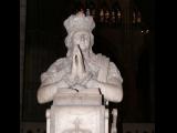 [Cliquez pour agrandir : 62 Kio] Saint-Denis - La basilique : la statue de Louis XVI en prière.