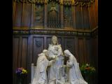 [Cliquez pour agrandir : 104 Kio] San Francisco - Saint Dominic's church: statue of Saint Dominic and Virgin Mary.