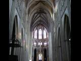 [Cliquez pour agrandir : 94 Kio] Bayonne - La cathédrale : la nef.