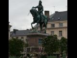 [Cliquez pour agrandir : 80 Kio] Orléans - La place du Martroi : statue de Jeanne d'Arc.
