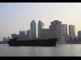 [Cliquez pour agrandir : 54 Kio] Shanghai - Bateau sur le fleuve Huangpu.