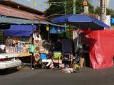 [Cliquez pour agrandir : 174 Kio] Mexico - Le quartier Coyoacán : vendeur de tapis.