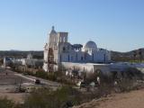[Cliquez pour agrandir : 83 Kio] Tucson - Mission San Xavier: general view from the hill.