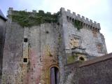 [Cliquez pour agrandir : 104 Kio] Dordogne - Le château de Biron : le donjon.