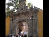 [Cliquez pour agrandir : 167 Kio] Mexico - L'église Saint-François : un des portails.