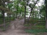 [Cliquez pour agrandir : 149 Kio] Pékin - Parc Yuanmingyuan : la colline Xianfashan de l'ancien palais d'été.