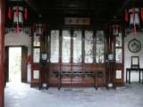 [Cliquez pour agrandir : 92 Kio] Suzhou - Le jardin du maître des filets : intérieur d'un bâtiment.