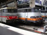 [Cliquez pour agrandir : 85 Kio] Paris - Locomotives électriques en Gare du Nord.