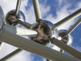 [Cliquez pour agrandir : 69 Kio] Bruxelles - L'atomium : détail de la structure.