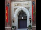 [Cliquez pour agrandir : 117 Kio] San Francisco - Saint Mary's church: the door.