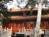 [Cliquez pour agrandir : 150 Kio] Pékin - La Cité interdite : le jardin impérial : la salle de la paix impériale.