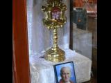 [Cliquez pour agrandir : 118 Kio] Mexico - La basilique ancienne Notre-Dame-de-Guadalupe : relique de Saint Jean-Paul II.