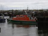 [Cliquez pour agrandir : 72 Kio] Ouistreham - Vedette de sauvetage en mer dans le port.