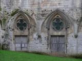 [Cliquez pour agrandir : 117 Kio] Noyon - La cathédrale : le cloître.