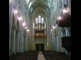 [Cliquez pour agrandir : 97 Kio] Noyon - La cathédrale : la nef.