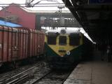 [Cliquez pour agrandir : 116 Kio] Delhi - Trains de marchandises et de voyageurs en gare d'Old Delhi.