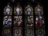 [Cliquez pour agrandir : 118 Kio] Lyon - L'église Saint-Nizier : vitrail représentant la vie d'un saint.