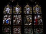 [Cliquez pour agrandir : 118 Kio] Lyon - L'église Saint-Nizier : vitrail représentant la vie d'un saint.