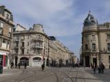 [Cliquez pour agrandir : 92 Kio] Reims - Rue près de la cathédrale.