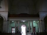 [Cliquez pour agrandir : 76 Kio] Delhi - La cathédrale du Sacré-Cœur : l'entrée et la tribune.