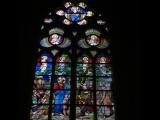 [Cliquez pour agrandir : 93 Kio] Biarritz - L'église Sainte-Eugénie : vitrail représentant Jésus et les enfants.