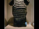 [Cliquez pour agrandir : 80 Kio] Xi'an - Le musée de l'histoire du Shaanxi : armure en pierre du mausolée de l'empereur Qin.