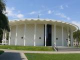 [Cliquez pour agrandir : 77 Kio] Pasadena - The California Institute of Technology: the Beckman Auditorium.