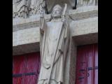 [Cliquez pour agrandir : 77 Kio] Amiens - La cathédrale : le portail Nord : la statue de Saint-Firmin.