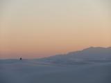 [Cliquez pour agrandir : 20 Kio] White Sands - People and dunes at sunset.