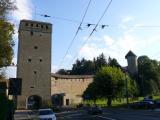 [Cliquez pour agrandir : 95 Kio] Fribourg - Vue générale : tour fortifiée.