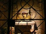 [Cliquez pour agrandir : 84 Kio] Vézelay - La basilique Sainte-Marie-Madeleine : la crypte : les reliques de Marie de Magdala.