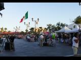 [Cliquez pour agrandir : 107 Kio] San José del Cabo - Marché pour touristes sur la place centrale.