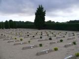 [Cliquez pour agrandir : 101 Kio] Anglet - Le couvent des Bernardines : le cimetière : tombes en sable.